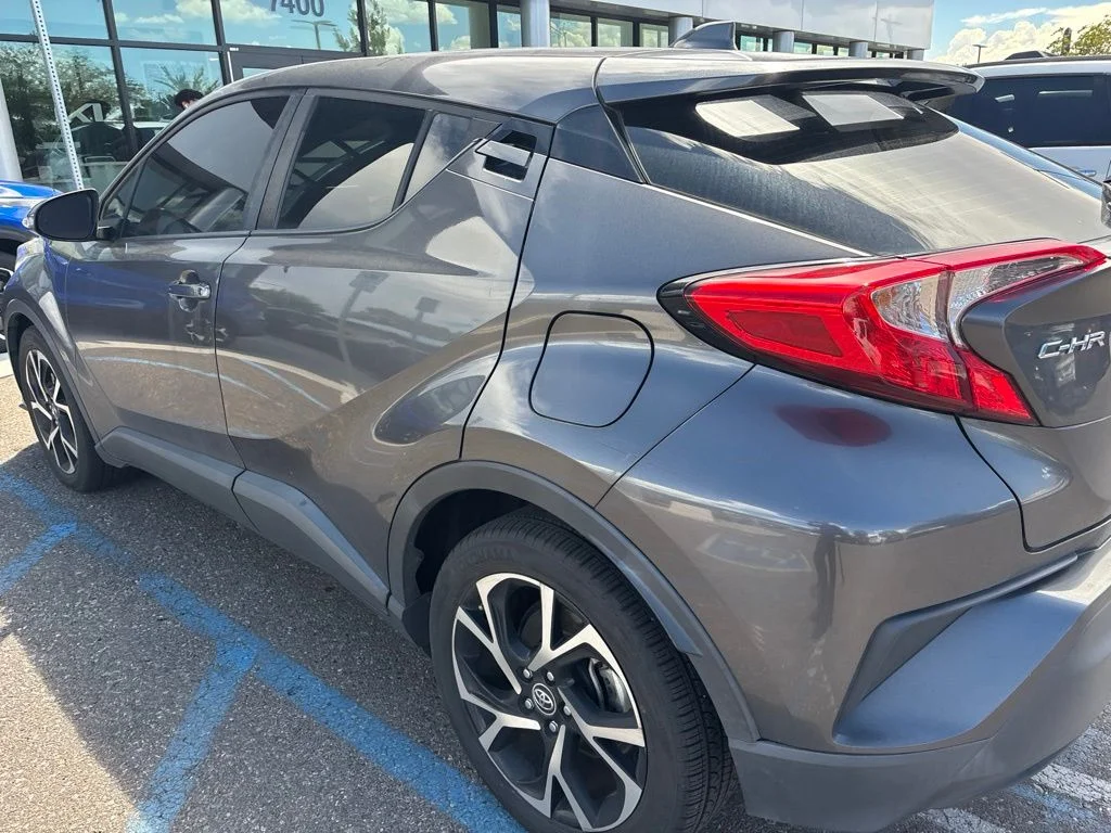 Used 2019 Gray Toyota XLE image 16