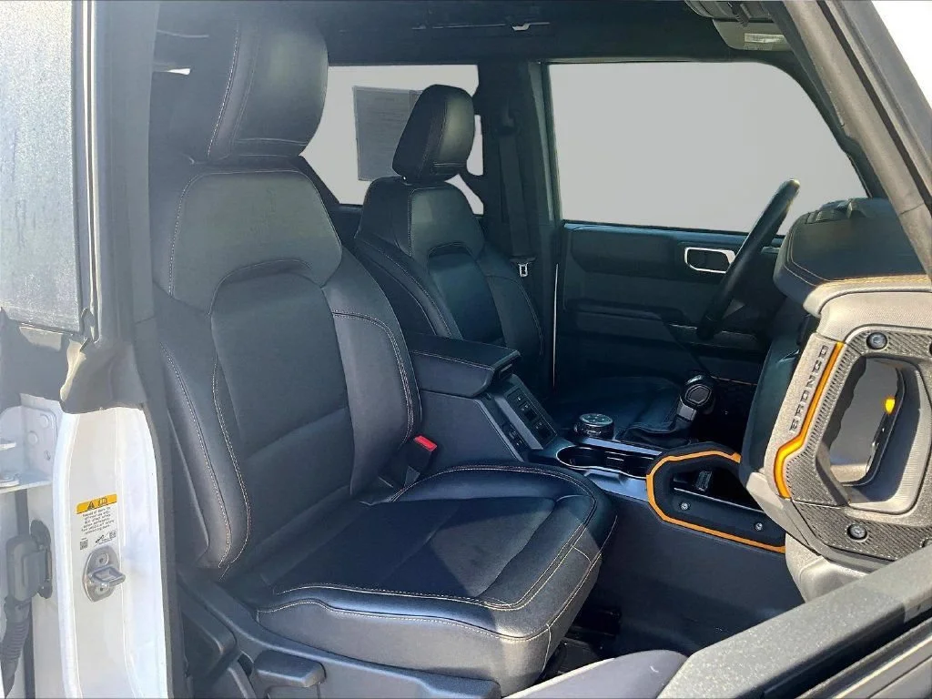 Used 2024 Oxford White Ford Badlands image 30