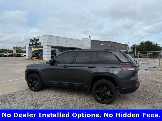 Used 2023 Baltic Gray Metallic Clearcoat Jeep Altitude image 4