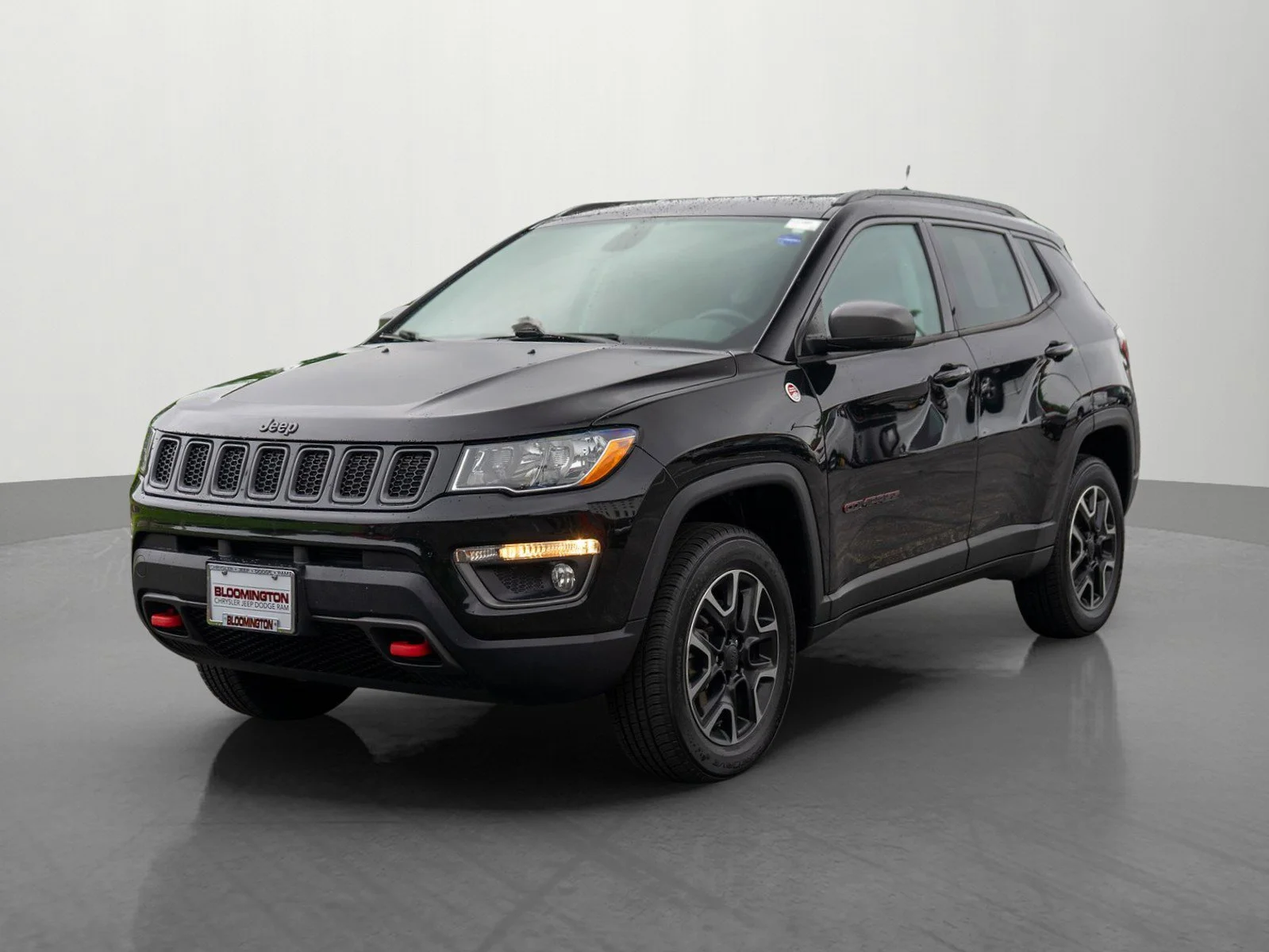 Used 2019 Diamond Black Crystal Pearlcoat Jeep Trailhawk image 3