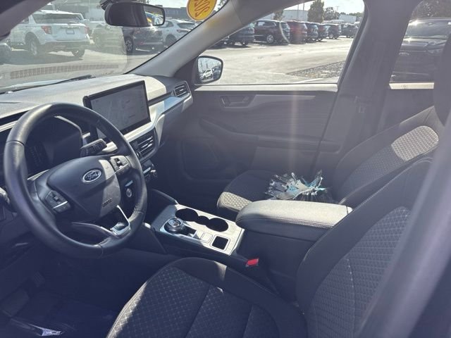 Used 2023 Black Ford Active image 17