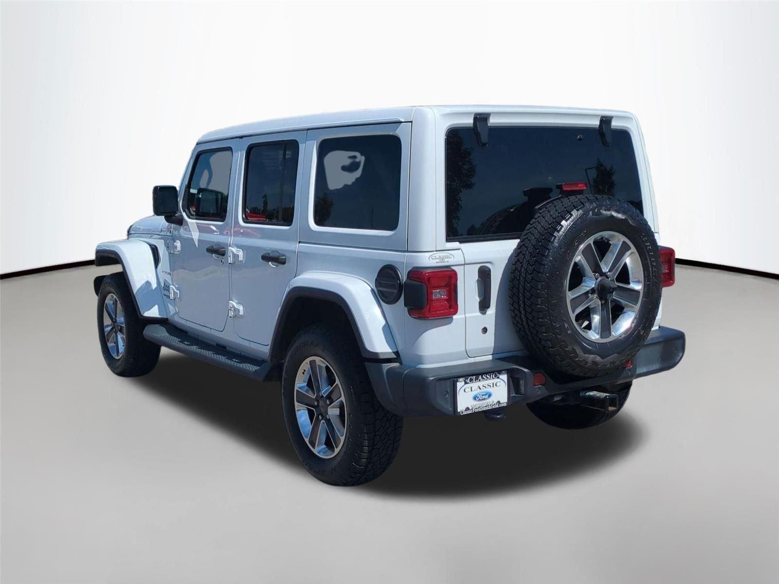 Used 2019 Bright White Clearcoat Jeep Sahara image 3