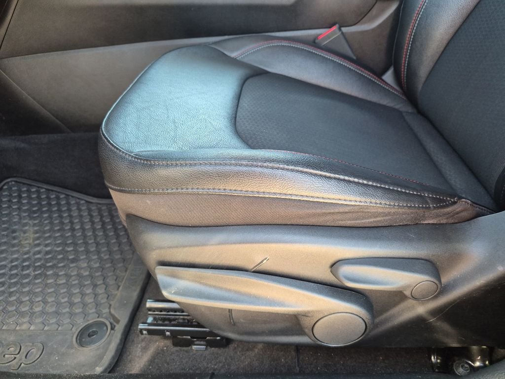 Used 2024 Silver Jeep Trailhawk image 18