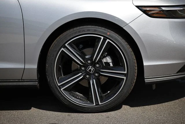 New 2026 Silver Honda SE image 15