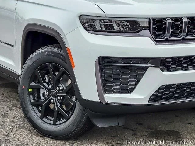 New 2026 Bright White Clear-Coat Exterior Paint Jeep Altitude image 3