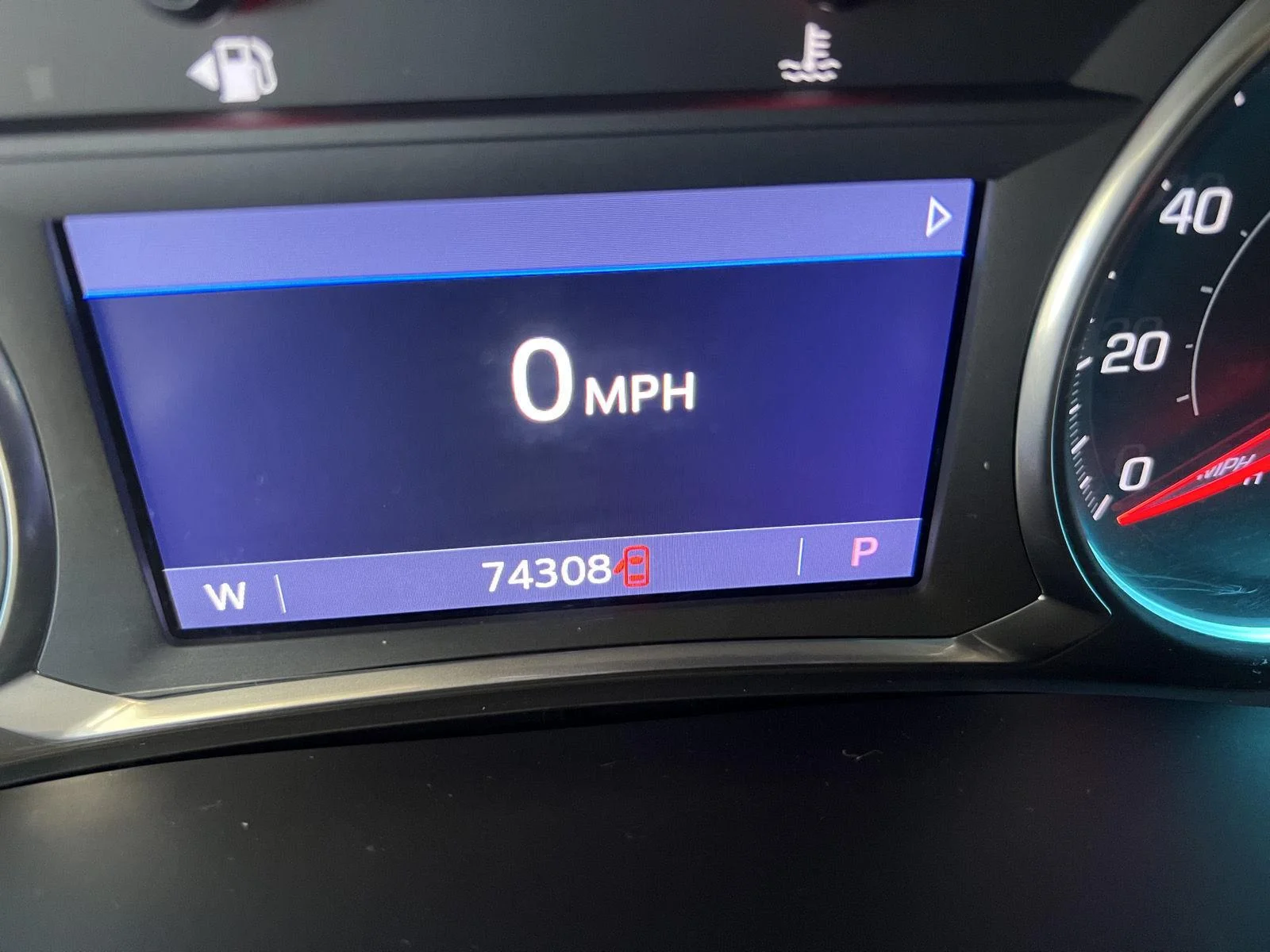 Used 2020 SUMMIT WHITE Chevrolet LT Cloth image 28