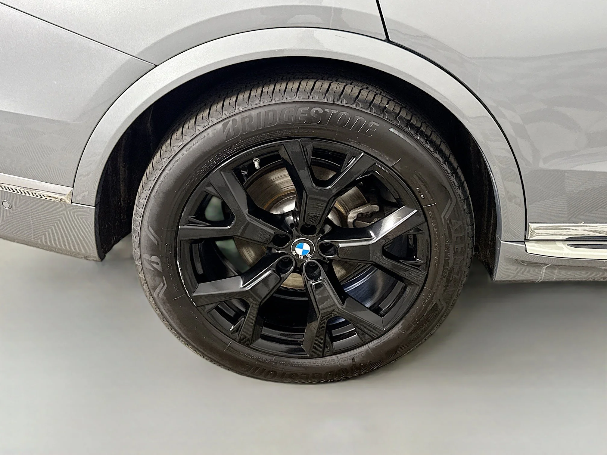 Used 2026 Skyscraper Gray Metallic BMW xDrive40i image 29
