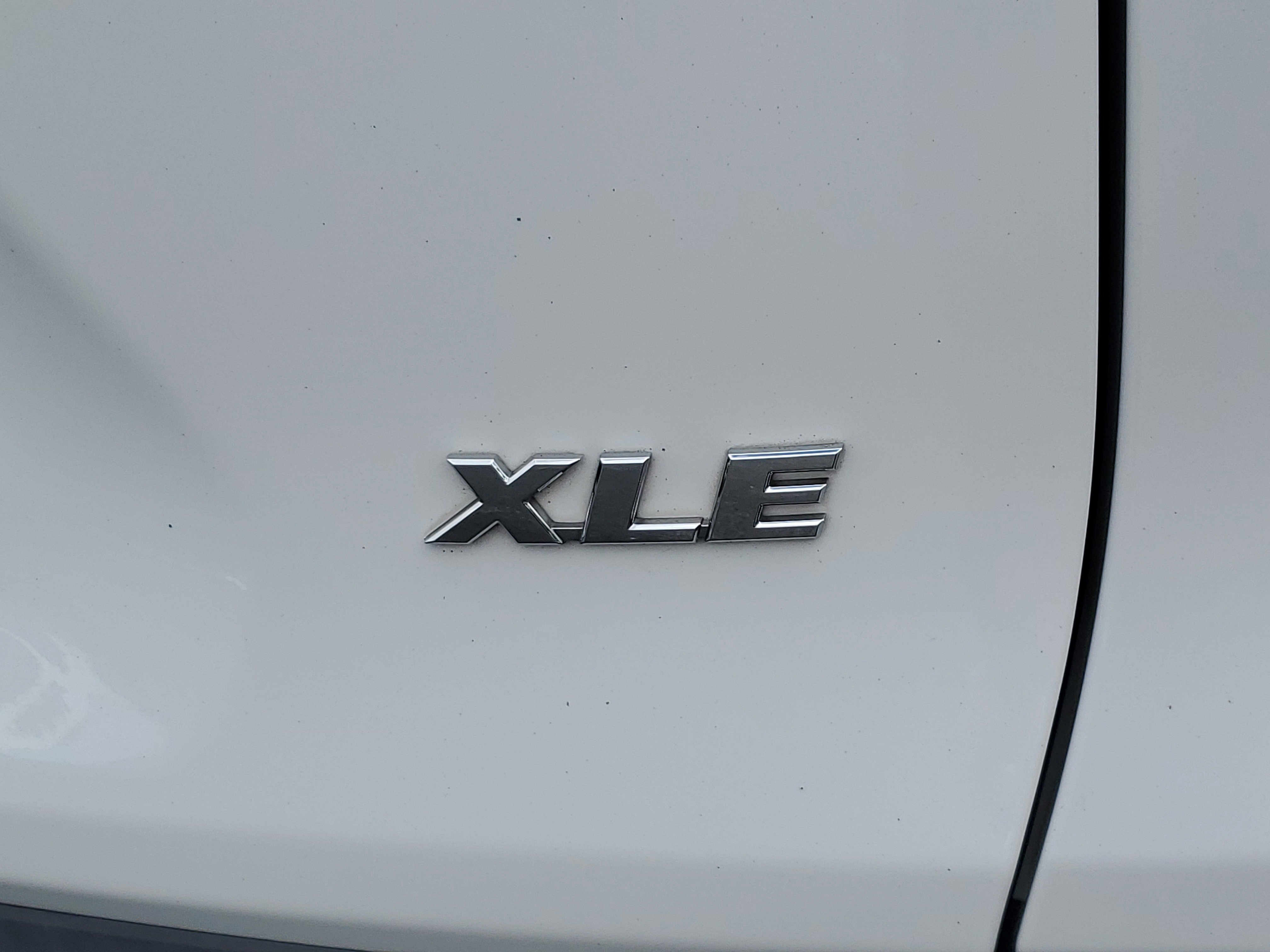 Used 2019 Super White Toyota XLE image 6