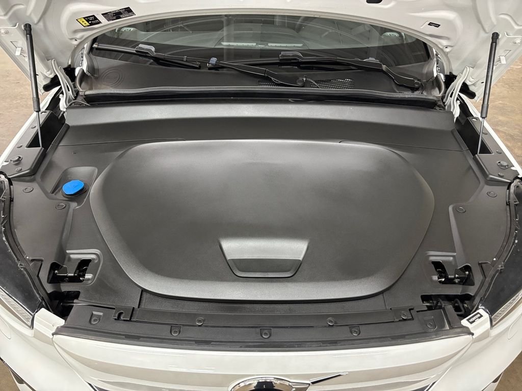 Certified Used 2023 Crystal White Volvo Ultimate image 9