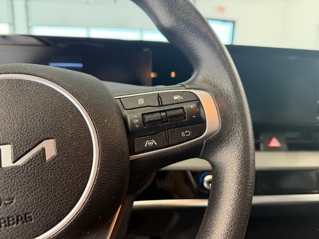 Used 2023 White Kia LX image 12