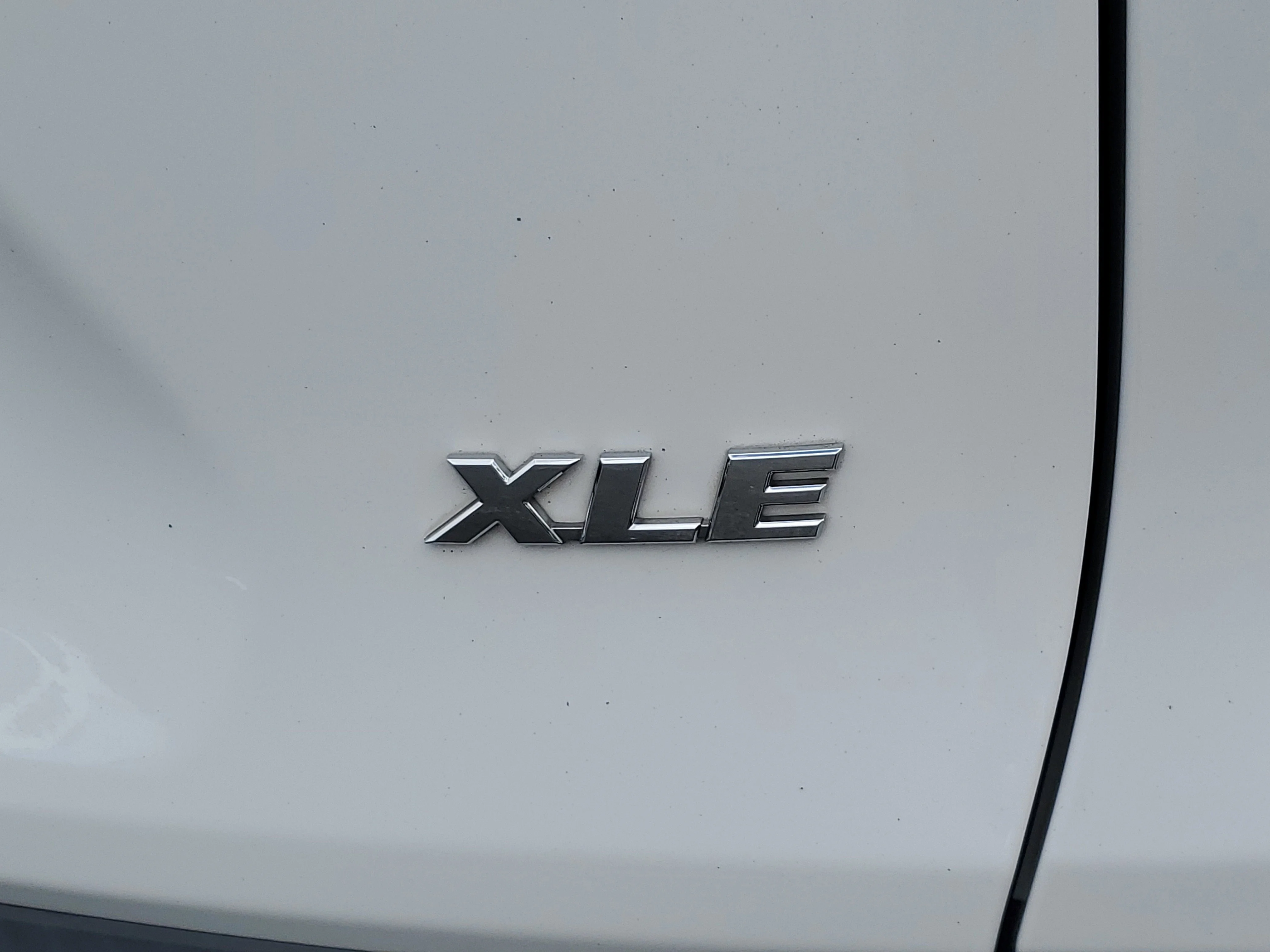 Used 2019 Super White Toyota XLE image 7