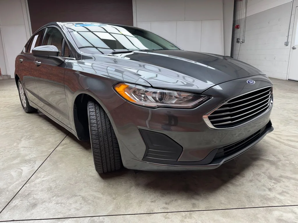 Used 2019 Magnetic Ford S image 5