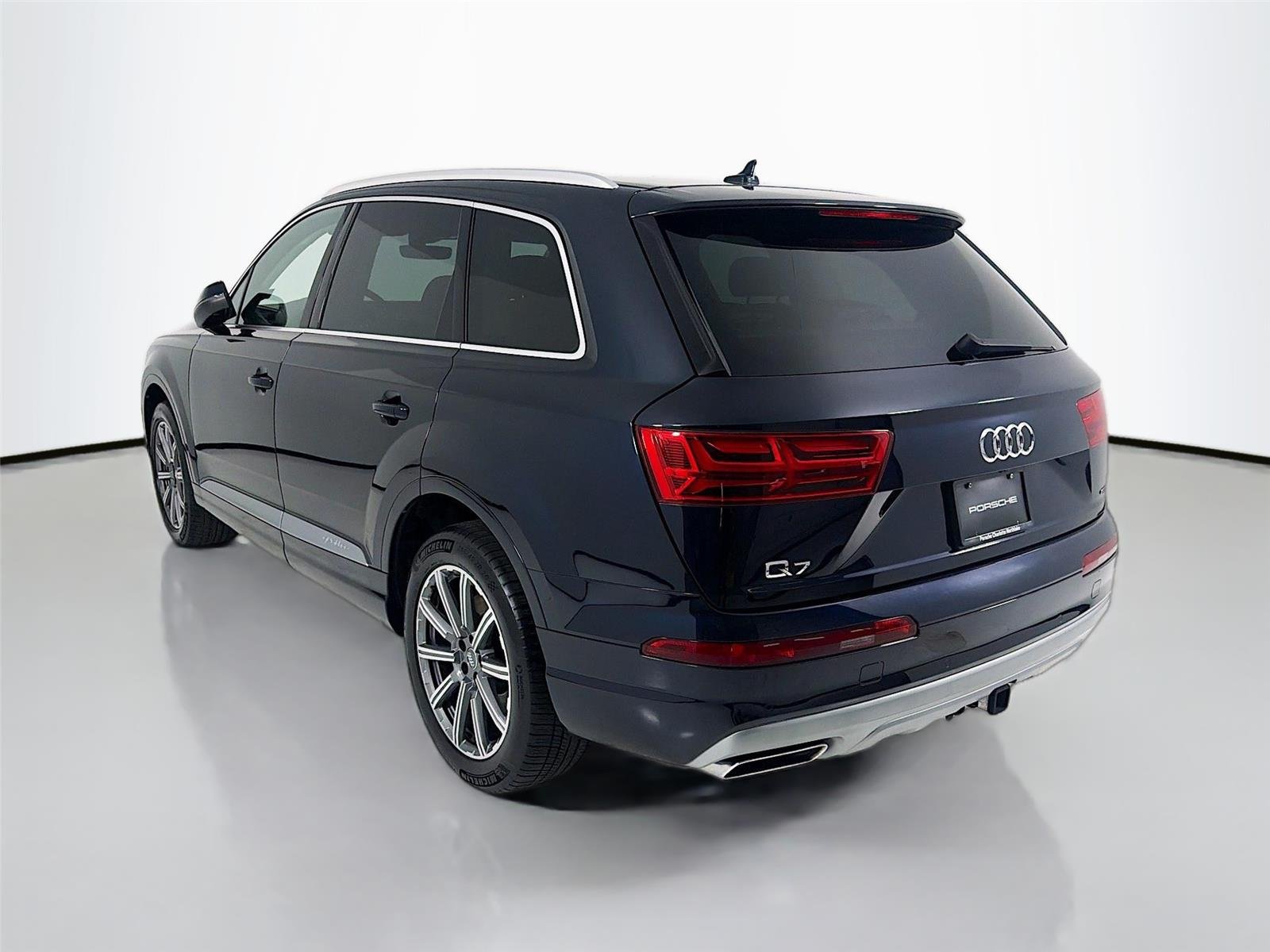 Used 2018  AUDI  image 3