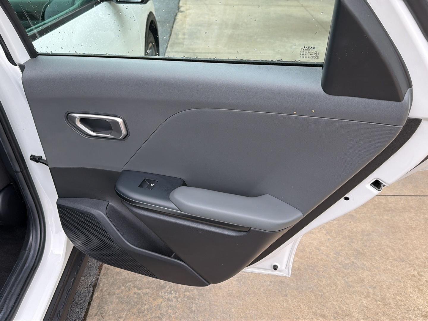 Used 2025 Snow White Pearl Kia LXS image 15