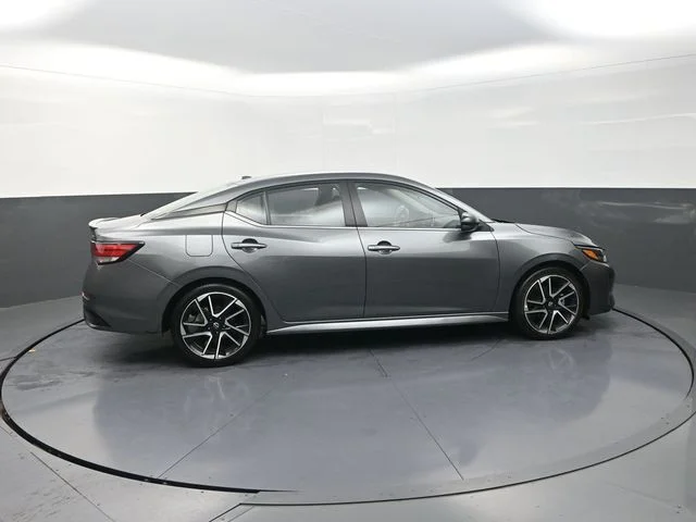 Used 2025 Gray Nissan SR image 9