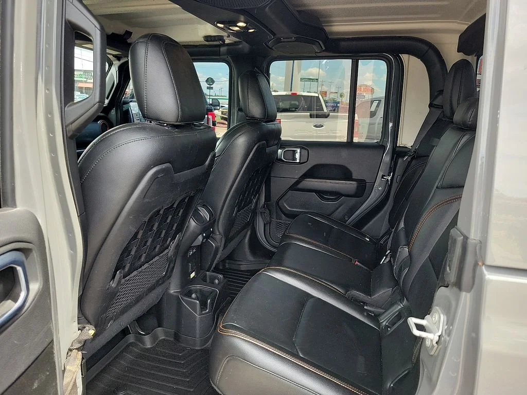 Used 2022 Sting Gray Clearcoat Jeep Mojave image 9