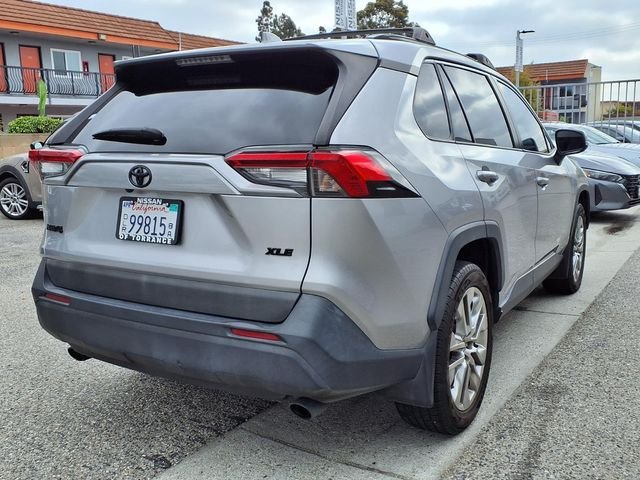 Used 2021 Silver Toyota XLE Premium image 22