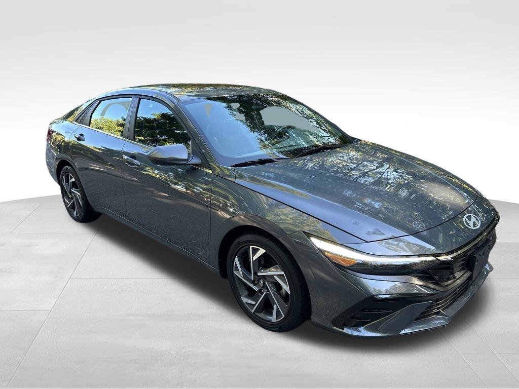 Used 2025 Gray Hyundai SEL Convenience image 8