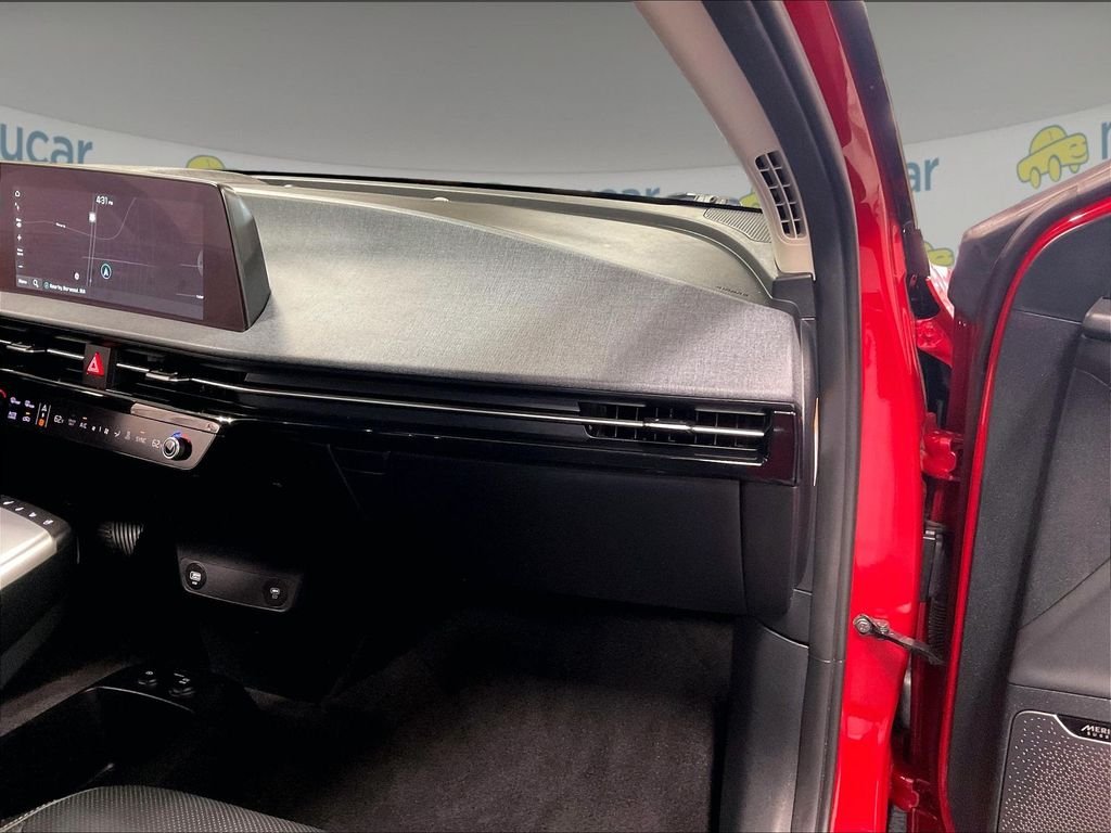 Used 2022 Red Kia Wind image 13