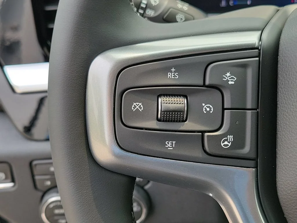 New 2026 Summit White Chevrolet LT (2FL) image 10