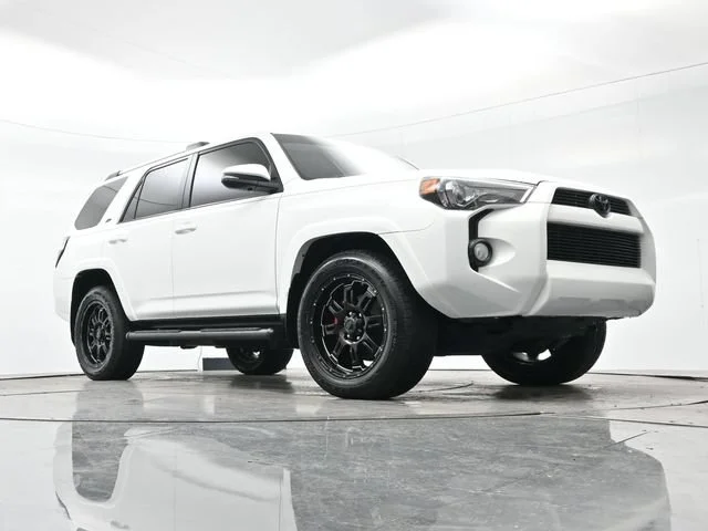 Used 2019 Super White Toyota SR5 image 23