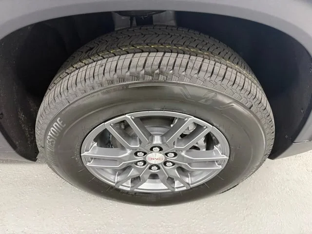 New 2026 Glacier White Tricoat GMC Elevation image 4