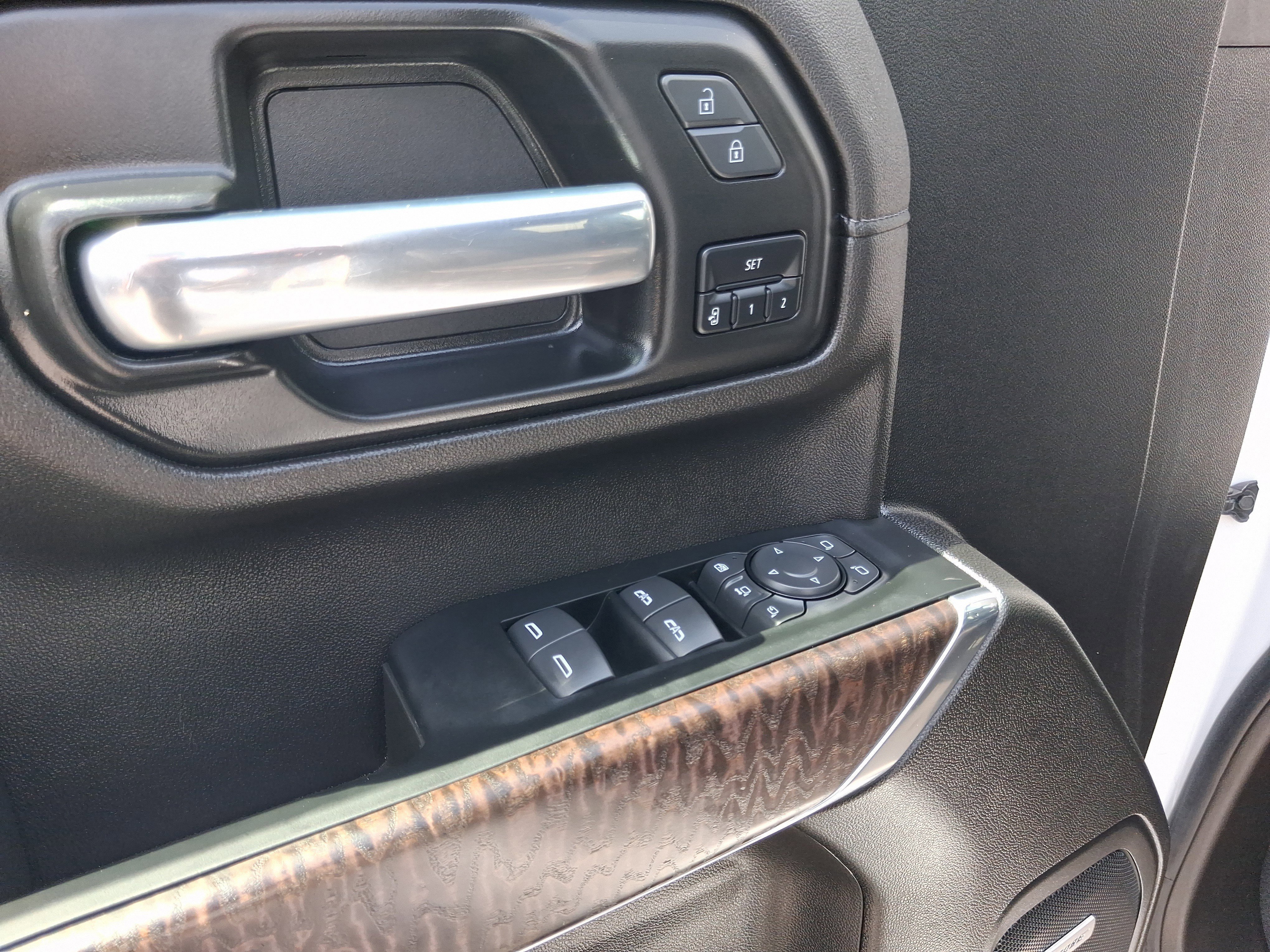 Used 2023 White GMC Denali image 18