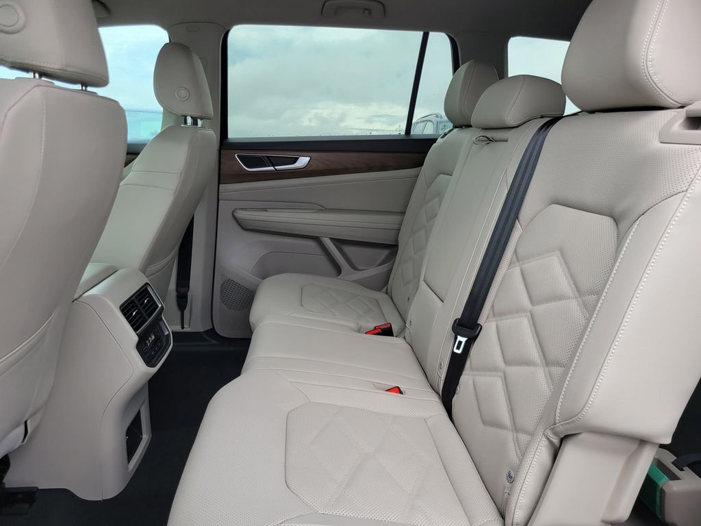 New 2026 White/off-white Volkswagen 2.0T SE image 6