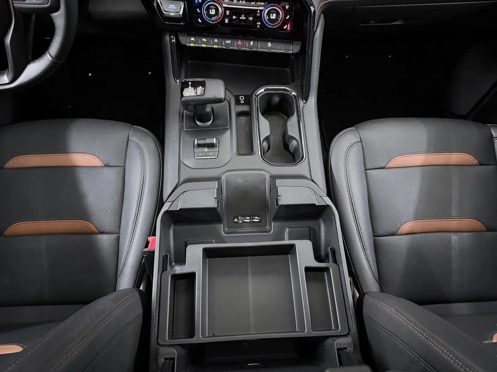 Used 2023 White GMC AT4 image 33