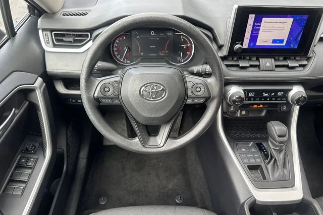2025 Toyota RAV4 XLE - Photo 16