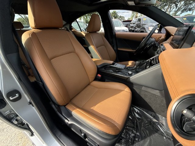 2025 Lexus IS 300 - Photo 26