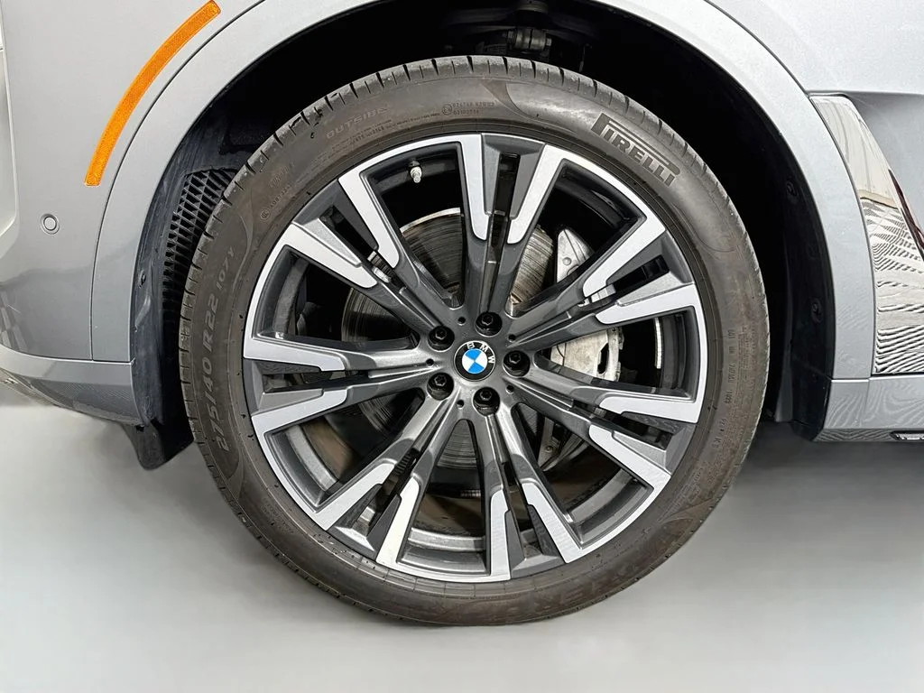 Used 2024 Gray BMW xDrive40i image 33