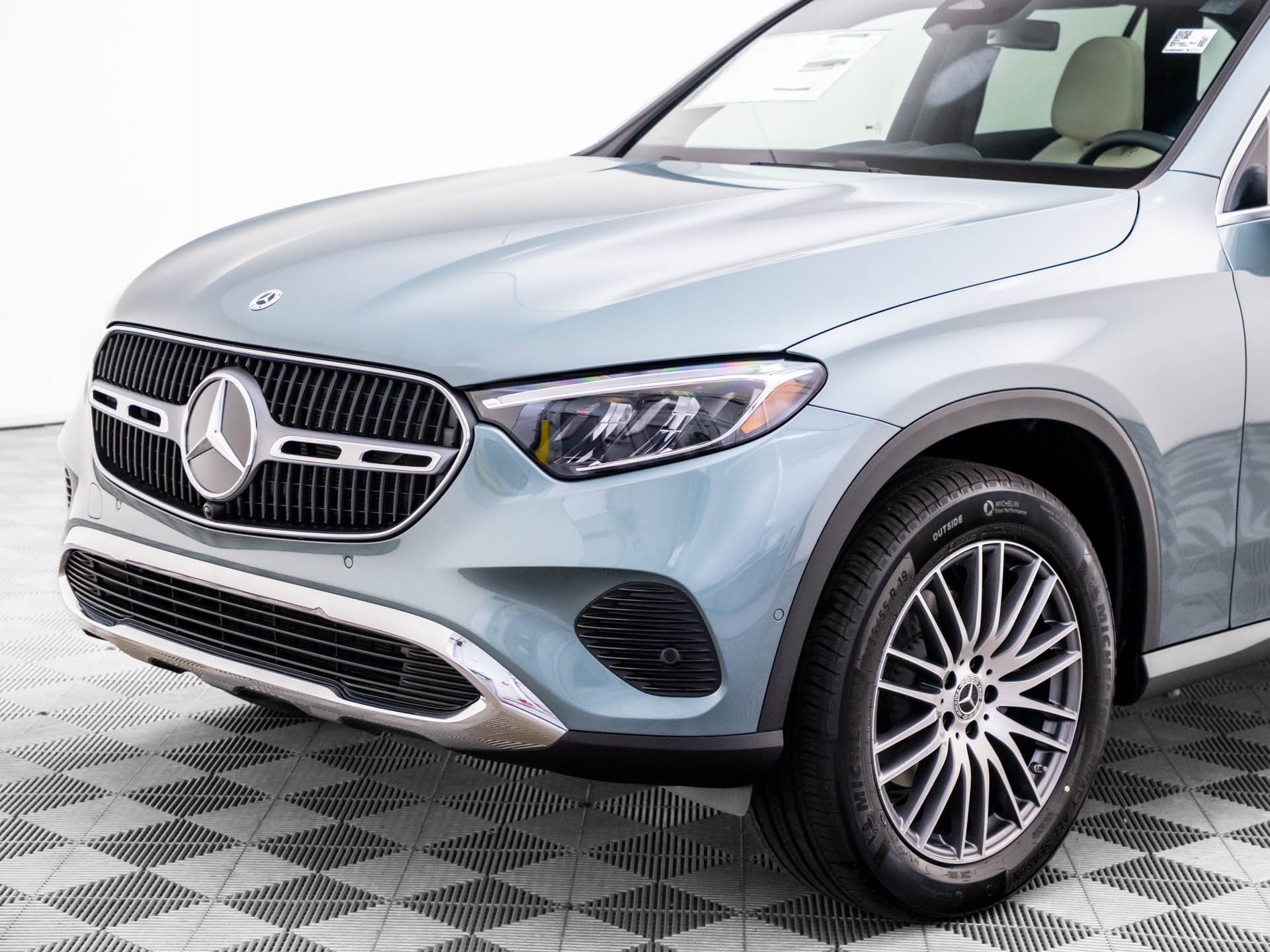 Used 2026 Silver Mercedes-Benz GLC 300 image 39