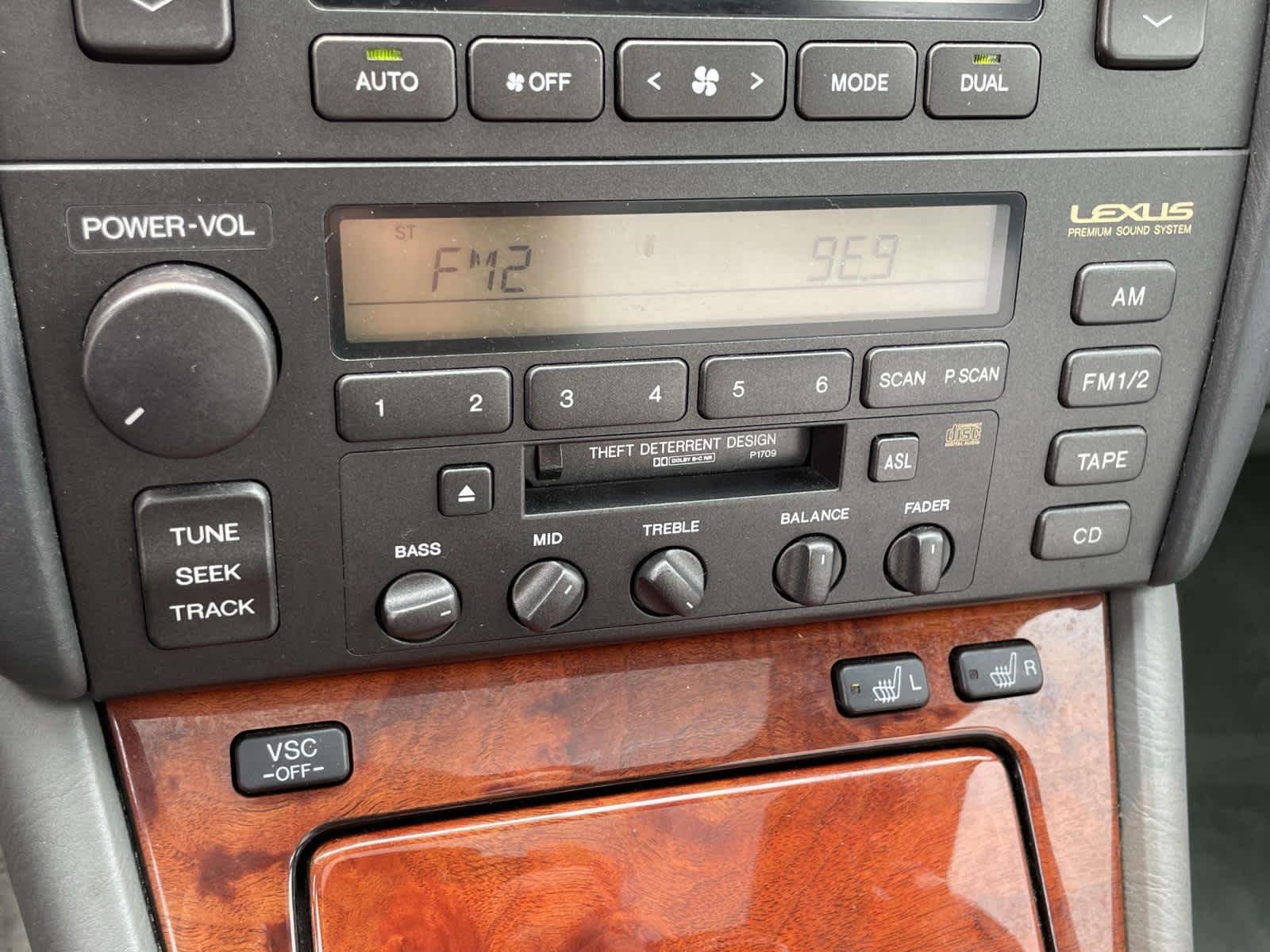 Used 1998 Silver Jade Pearl Lexus  image 22