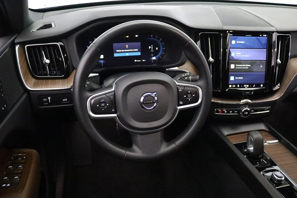 2022 Volvo XC60 Momentum - Photo 13