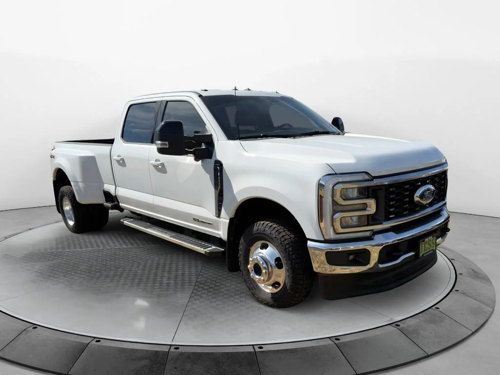 Used 2025 Oxford White Ford LARIAT image 8