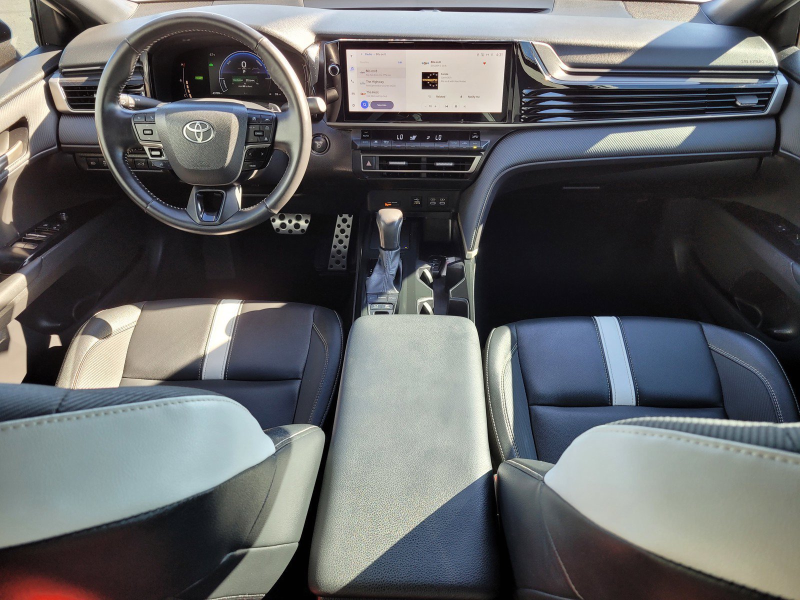 Used 2025 White Toyota  image 14
