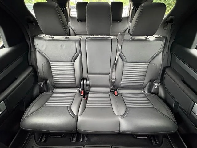 New 2026 Carpathian Grey Land Rover Dynamic SE image 39