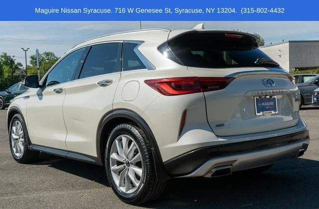 Used 2019 White INFINITI ESSENTIAL image 8