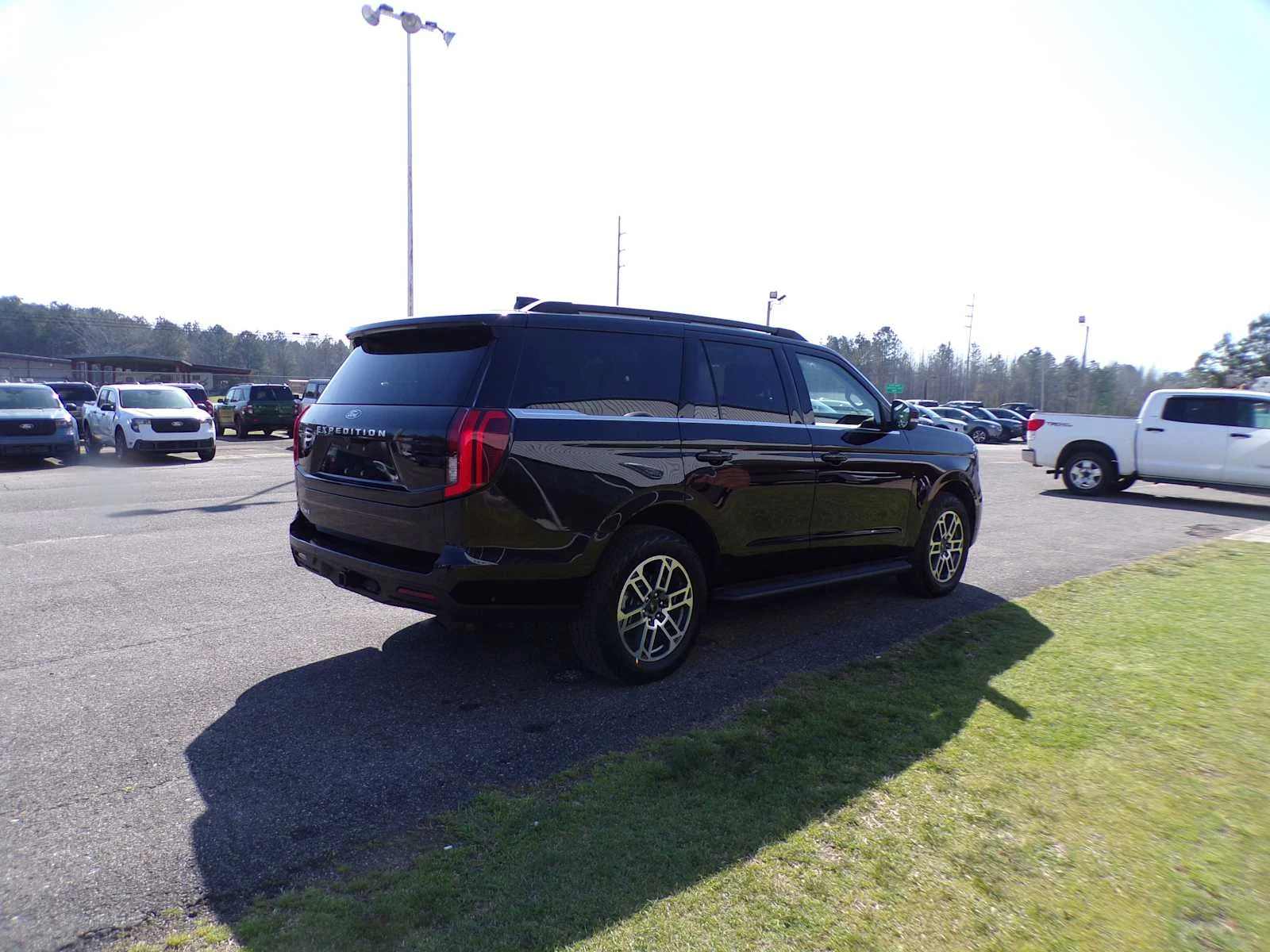 Used 2025 Agate Black Metallic Ford Active image 5