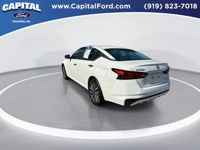 Used 2025 White Nissan 2.5 SV image 6