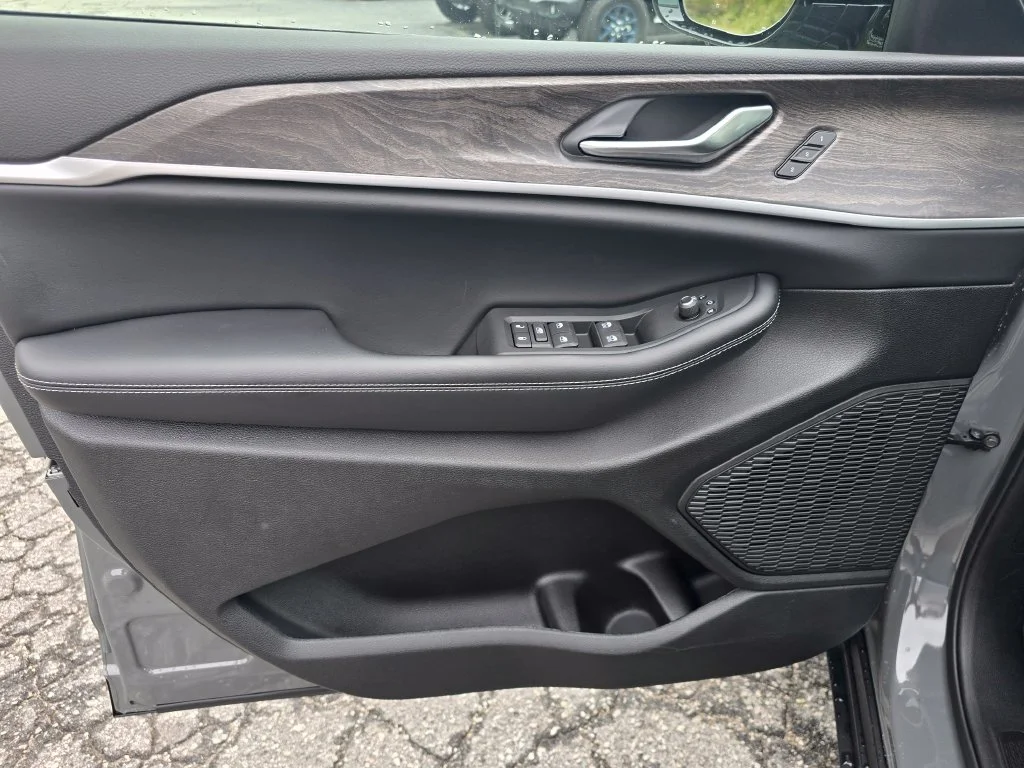 New 2027 Gray Jeep Limited image 35