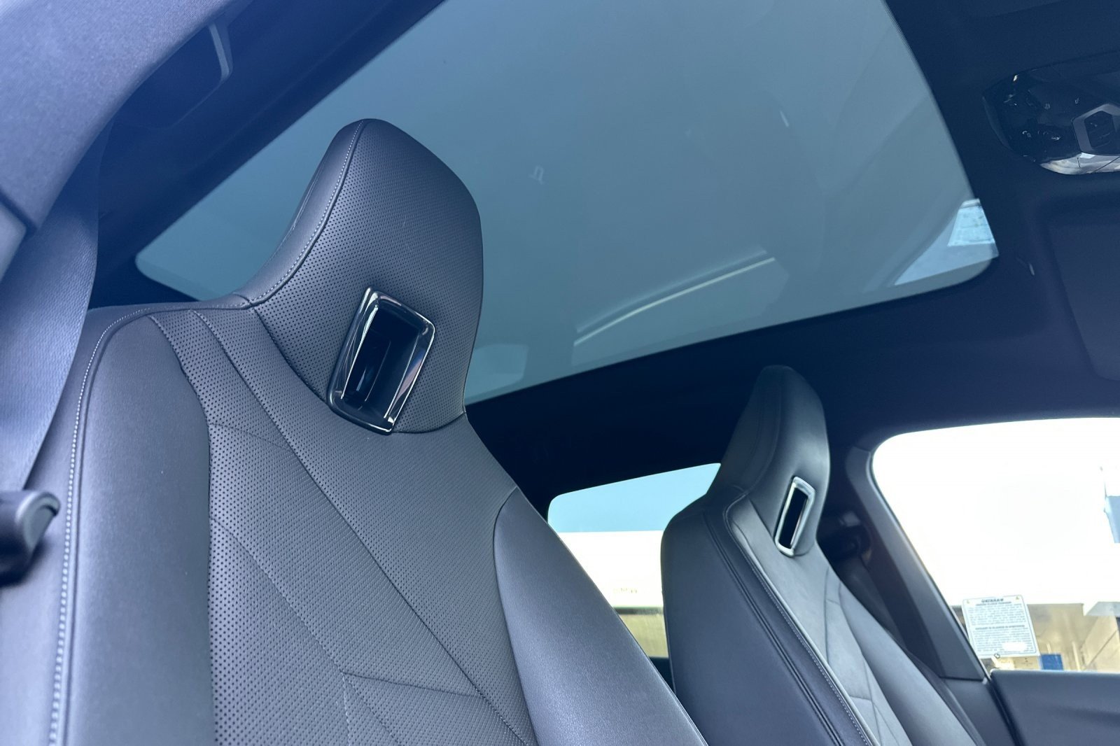 Used 2022 Phytonic Blue Metallic BMW xDrive50 image 16