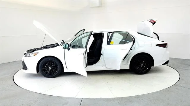 2023 Toyota Camry LE - Photo 10