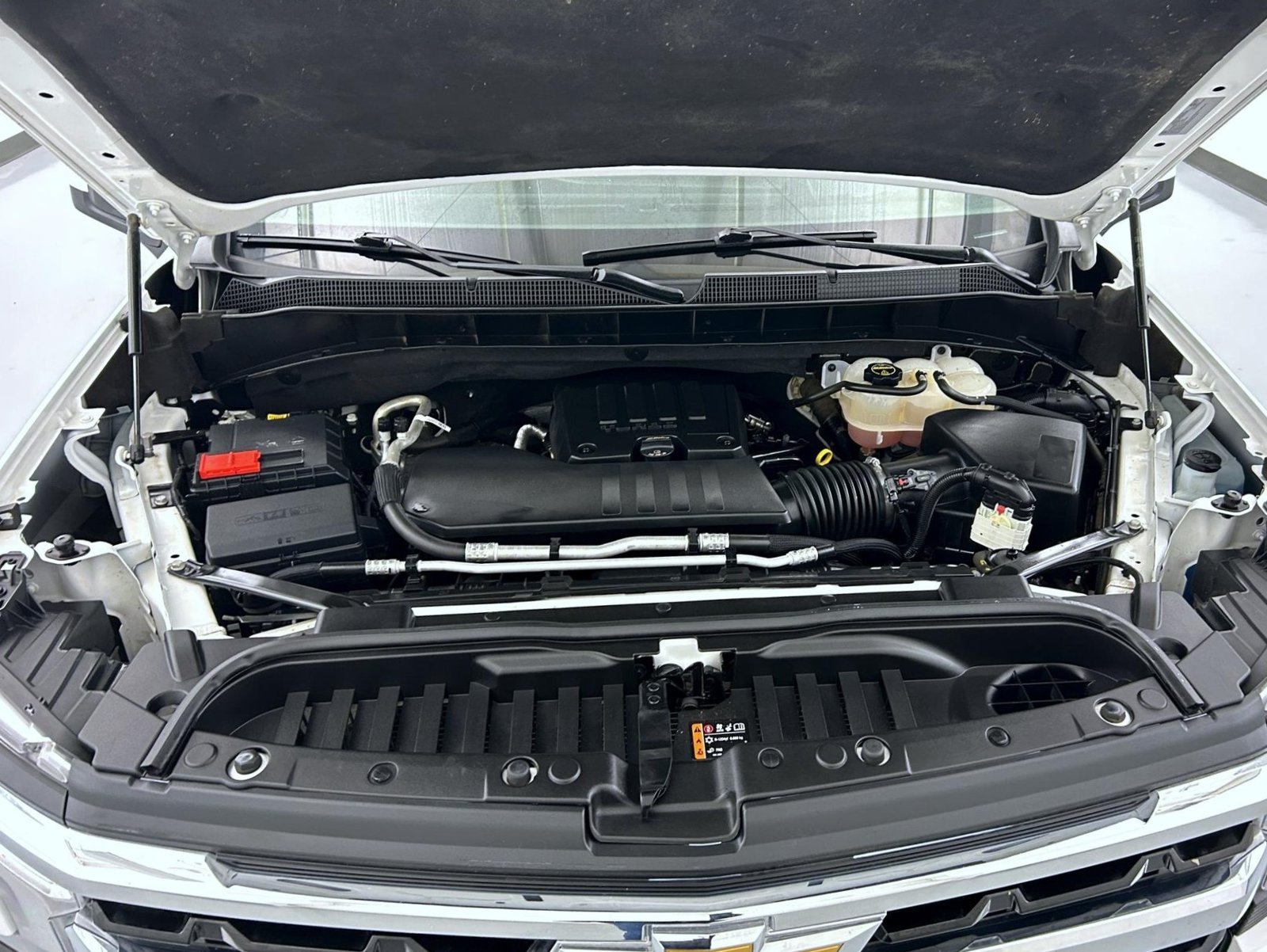 Used 2024 Summit White Chevrolet LT image 25