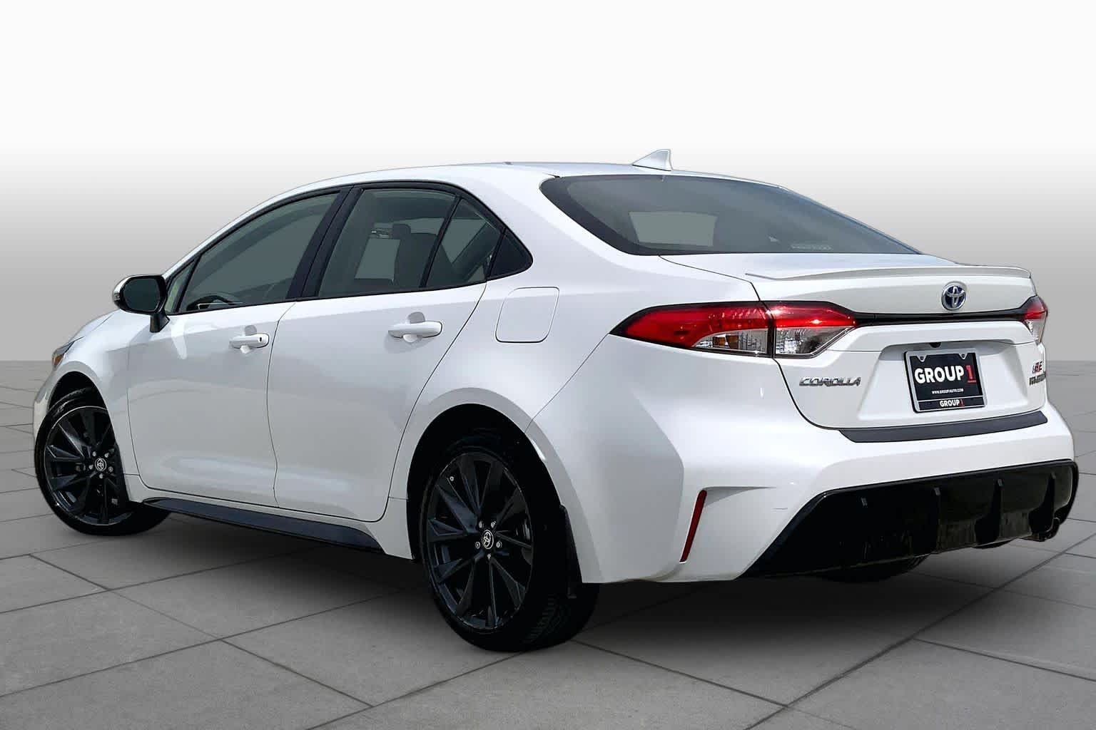 Used 2024 Wind Chill Pearl Toyota Hybrid SE image 12