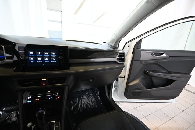 New 2026 White Volkswagen 1.5T SE Black image 29