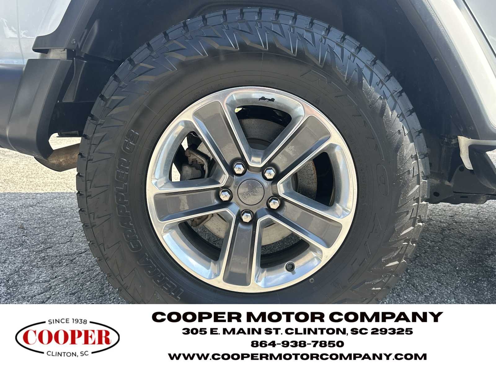 Used 2018 Bright White Clearcoat Jeep Sahara image 17