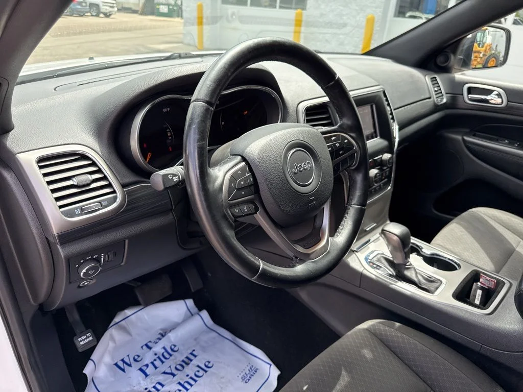 Used 2020 Bright White Clearcoat Jeep Laredo image 15