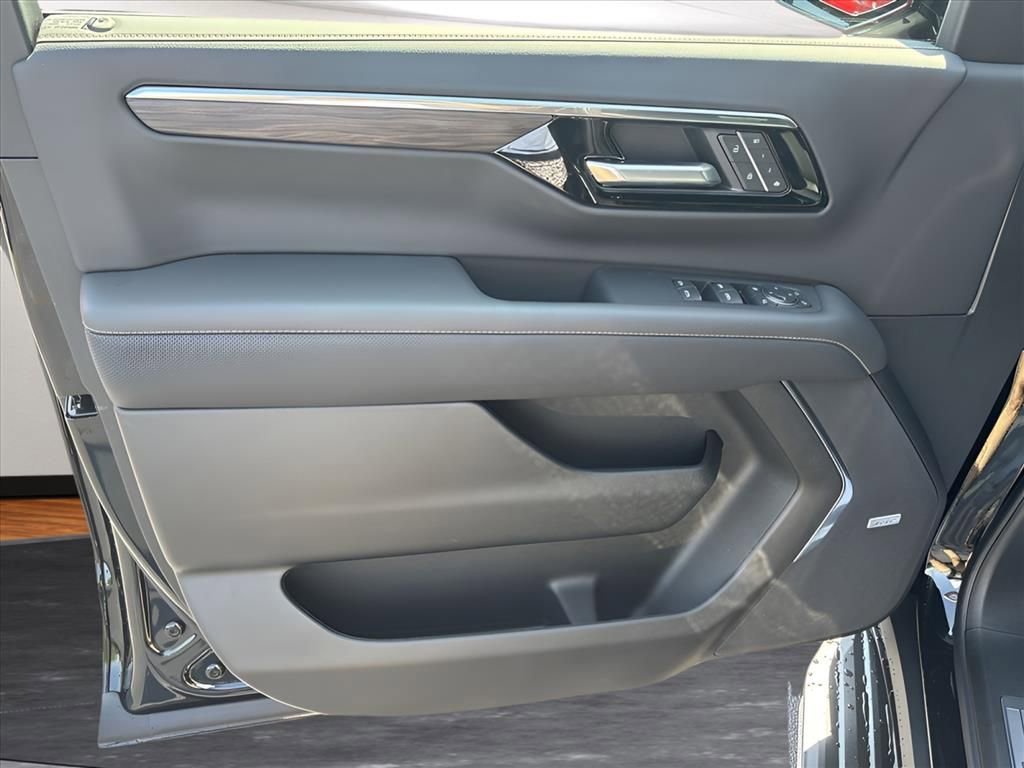 New 2025 Black Chevrolet Premier image 10